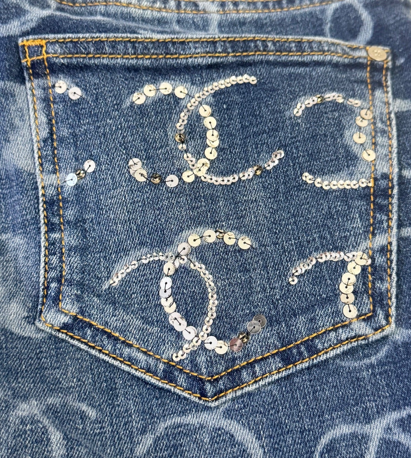 Chanel Blue Denim Skinny Jeans With CC Logos