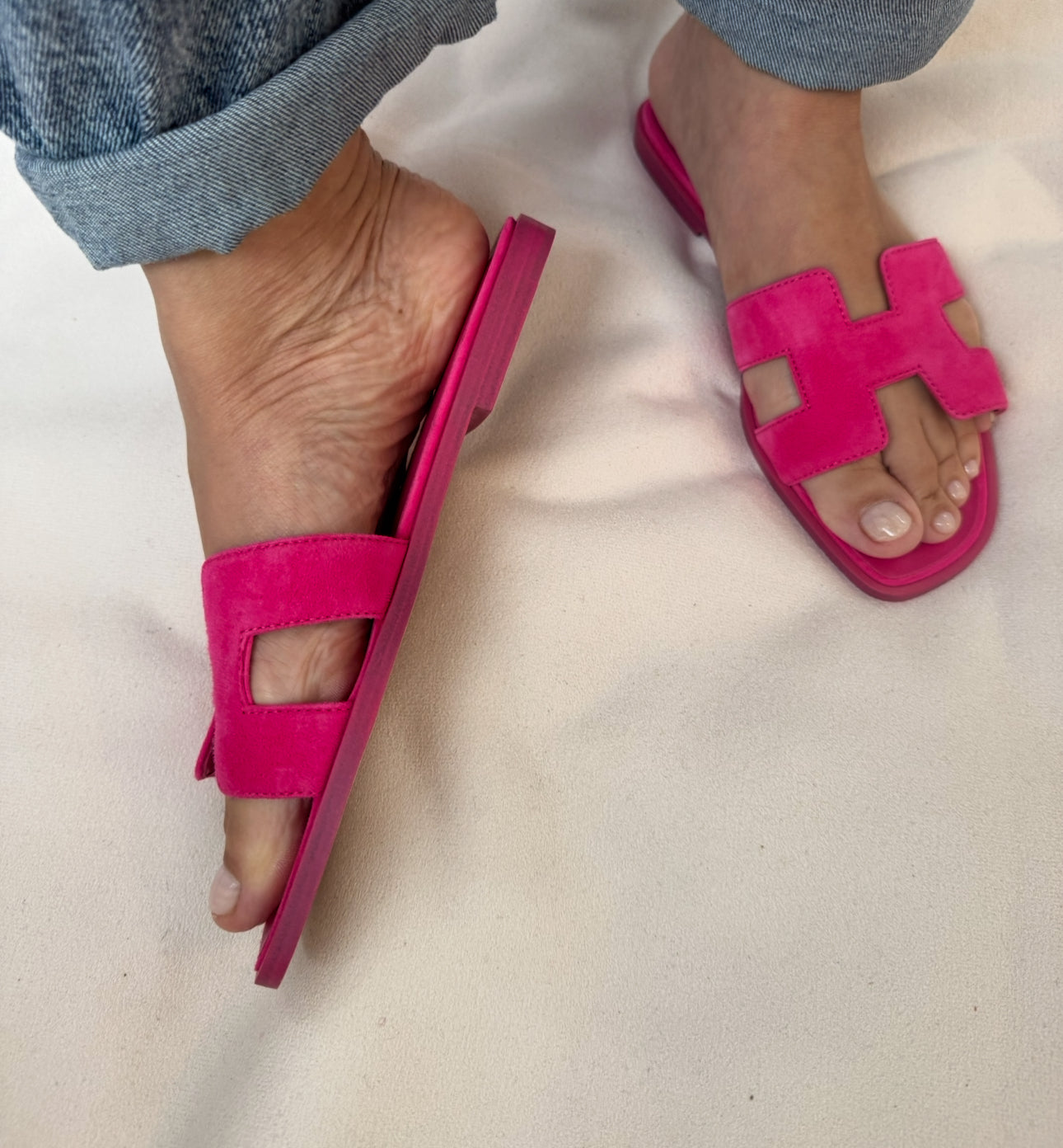 HERMES オープントゥパンプス 赤 青 ピンク37 Hermès Hot Pink Suede Oran Sandals - Size FR 37