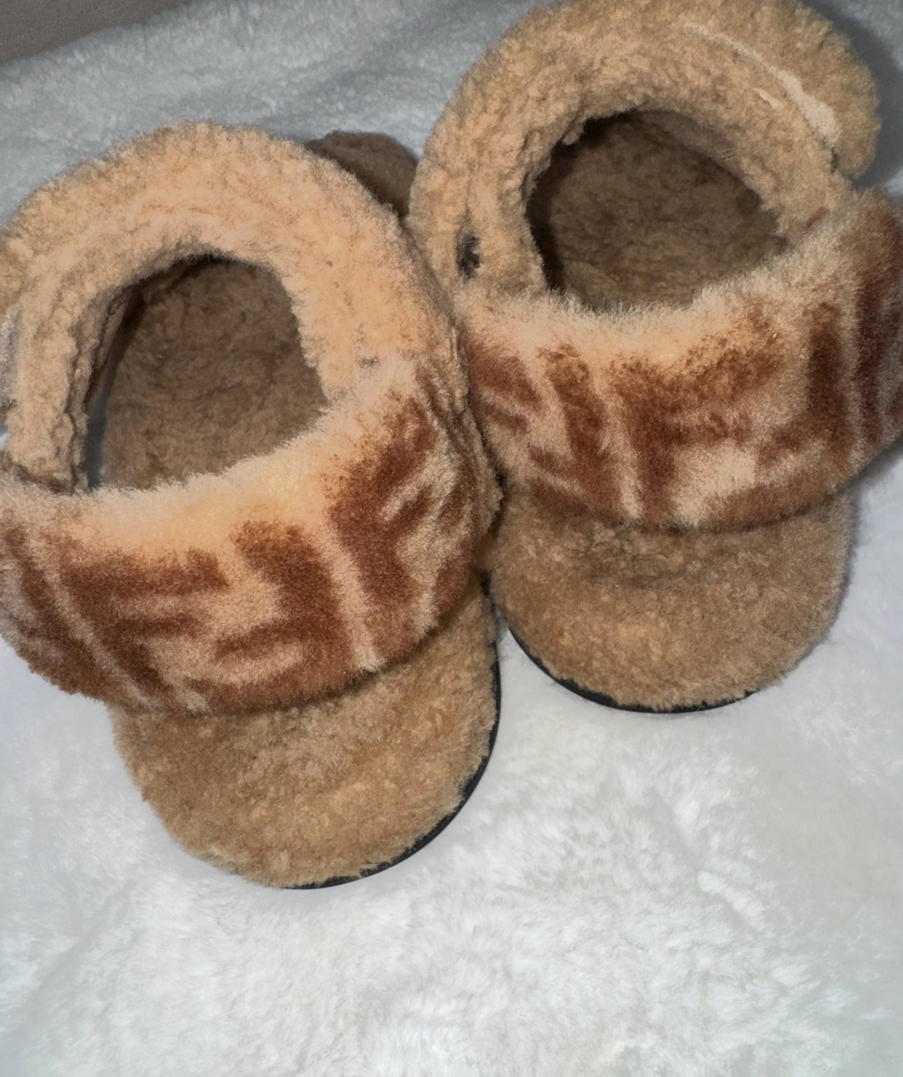 Fendi Skims Feels Beige Shearling Sandals 